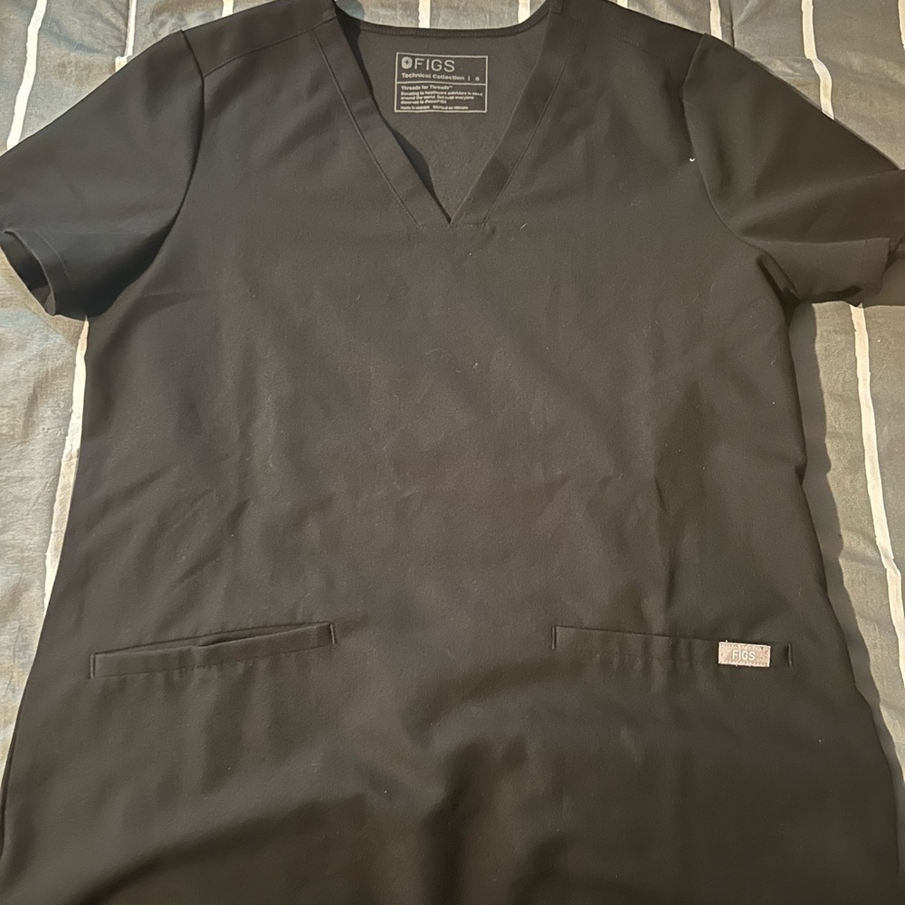 FIGS women’s scrubs set